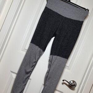 ALO Yoga leggings. Size Medium.